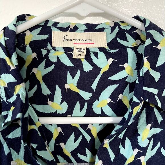 Vince Camuto Blue Hummingbird Button Up Top Women Size XS Rolled Cuff 3/4 Sleeve - Picture 6 of 9